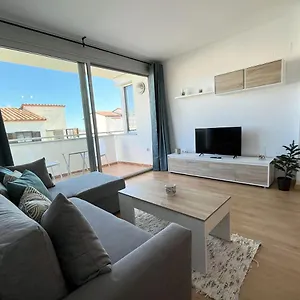 2-bedroom Brand New Steps From The Apartamento Llançà